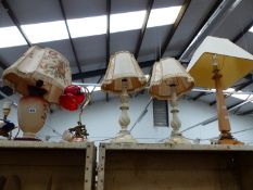 VARIOUS TABLE LAMPS.