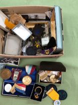 A QUANTITY OF VARIOUS VINTAGE MASONIC JEWELS TO INCLUDE SILVER EXAMPLES, VARIOUS GIRL GUIDE'S