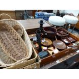 AN ANTIQUE OAK BUTLERS TRAY VARIOUS TREEN AND BASKETS.