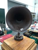 A VINTAGE H Q AMPLIFIER GRAMOPHONE HORN.