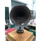 A VINTAGE H Q AMPLIFIER GRAMOPHONE HORN.