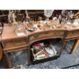 AN EARLY 20th C. PINE DESK, THE TOP EDGED WITH A BAND OF CARVED X'S, THE CENTRAL IN CURVED DRAWER