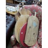 A QUANTITY OF VINTAGE AND OTHER BREAD BOARDS.