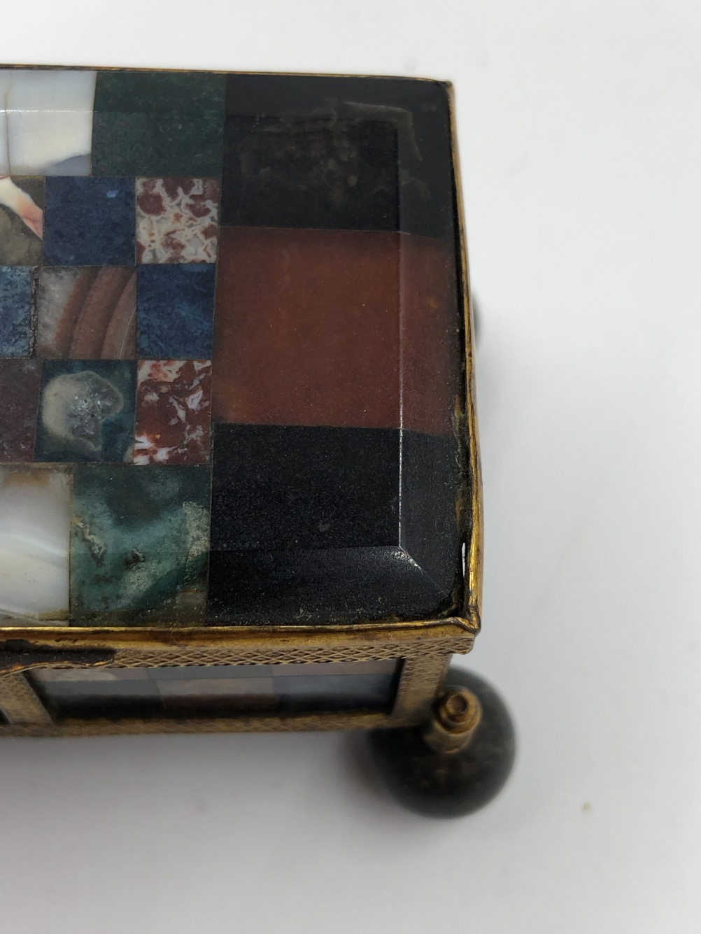 A 19th C. PIETRA DURA BOX, THE CHEQUER BOARD INLAY ABOVE FOUR BALL FEET. W 7cms. A RED AND GREEN - Image 15 of 19