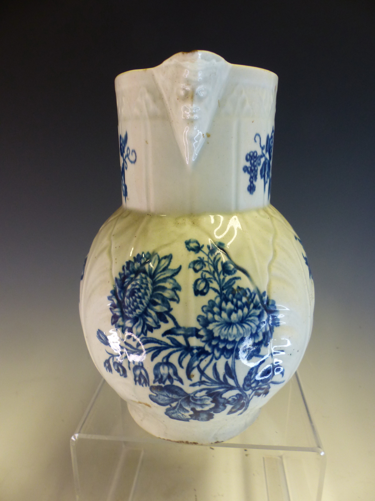 AN 18th C. WORCESTER BLUE AND WHITE MASK JUG PRINTED WITH ROSES AND OTHER FLOWER IN SPRAYS, CRESCENT - Image 13 of 14