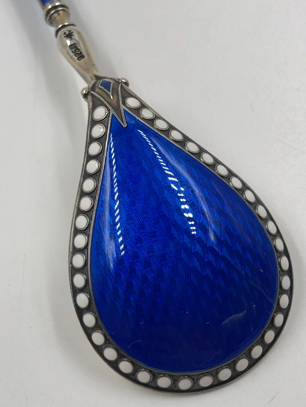 A NORWEGIAN 925 SILVER SPOON BASSE TAILLE ENAMELLED IN BLUE, THE BACK OF THE BOWL EDGED WITH WHITE - Image 3 of 11