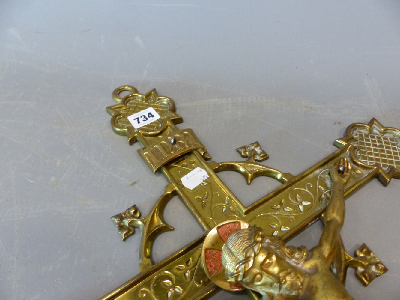 A LATE 19th C. GILT BRONZE CRUCIFIX, CHRISTS HALO PICKED OUT IN RED, THE END OF THE CROSS WITH - Image 4 of 5