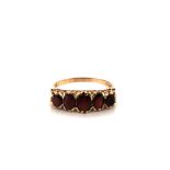 A VINTAGE 9ct HALLMARKED GOLD AND FIVE STONE GRADUATED GARNET HALF HOOP RING. FINGER SIZE V 1/2.