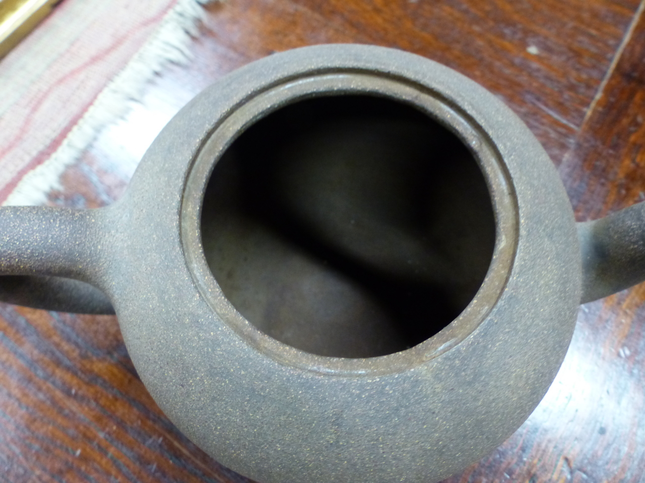 A CHINESE YIXING RED WARE TEA POT BEARING SEAL MARKS INSIDE THE COVER AND ON THE FOOT. Dia 15cms. - Image 11 of 15