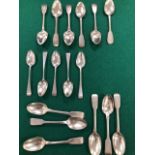 FIVE GEORGE IV SILVER FIDDLE PATTERN TEA SPOONS BY JOHN WALTON, NEWCASTLE 1829, A SET OF SIX