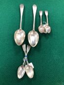 A PAIR OF GEORGE III SILVE TABLE SPOONS BY EDWARD LIVINGSTONE, DUNDEE, A PAIR OF FIDDLE PATTERN