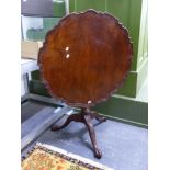 A GEORGIAN STYLE MAHOGANY PIE CRUST TOP BIRDCAGE TILT TOP TABLE.