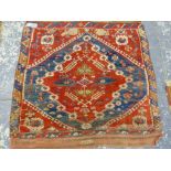 AN ANTIQUE TURKISH BERGAMA RUG. 123 x 120cms