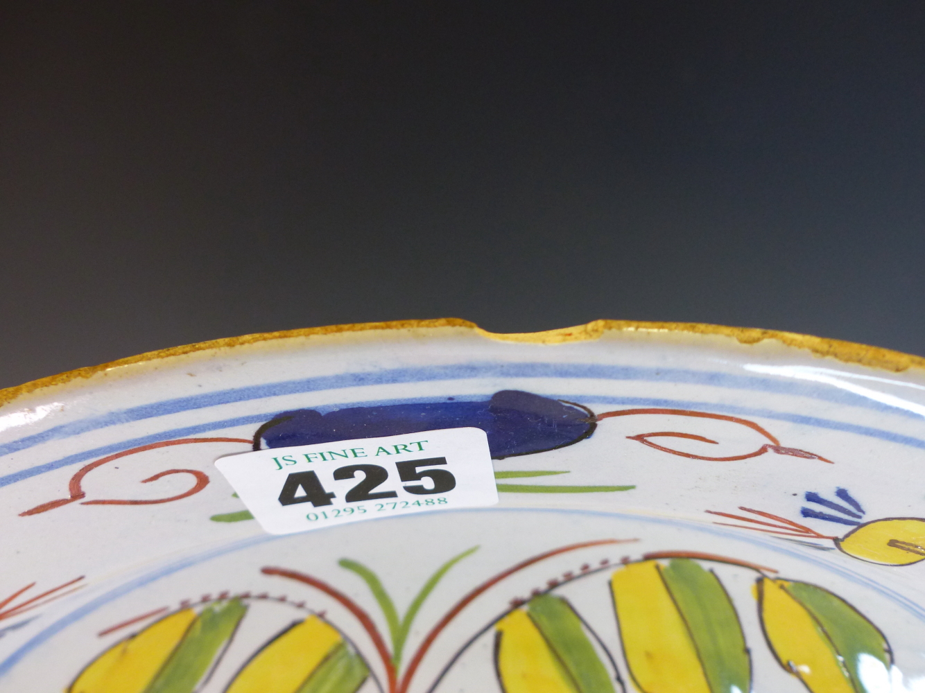 A DUTCH DELFT POLYCHROME DISH, THE CENTRAL EXPLOSION OF FLOWERS ENCLOSED BY A RIM BAND OF BLUE - Image 2 of 20