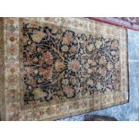 AN ORIENTAL RUG OF PERSIAN ZIEGLER DESIGN 262 x 180 cms