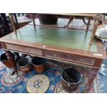 A VICTORIAN MAHOGANY TWO DRAWER WRITING TABLE WITH GREEN LEATHER INSET TOP. H 79 X W 137 X D 74cms.