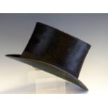 A GREEN LEATHERETTE CASED LINCOLN BENNETT SILK PILE TOP HAT WITH A RED CUSHION TO SMOOTHE THE PILE