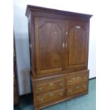 A 19th OAK LINEN PRESS WITH PANELLED DOORS OVER TWO BANKS OF TWO SHORT DRAWERS. W 135 x D 52 x H