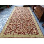 AN ORIENTAL RUG OF ZEIGLER DESIGN 401 x 183 cms