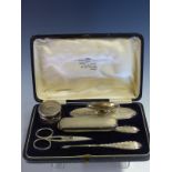 A CASED SET OF EIGHT SILVER TEA SPOONS, VARIOUS BRITISH ASSAY HALLS, 1959, 86Gms. TOGETHER WITH A