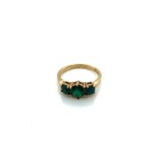 A HALLMARKED 9ct GOLD THREE STONE EMERALD RING. FINGER SIZE M. WEIGHT 2.61grms.