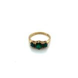 A HALLMARKED 9ct GOLD THREE STONE EMERALD RING. FINGER SIZE M. WEIGHT 2.61grms.