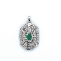 AN 18ct WHITE GOLD HALLMARKED EMERALD AND DIAMOND PENDANT. APPROX ESTIMATED DIAMOND WEIGHT STATED