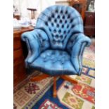 AN ANTIQUE STYLE BUTTON UPHOLSTERED LEATHER DESK CHAIR