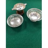 A SILVER QUAICH, EDINBURGH 1968, WITH A WOOD STAND, A SILVER FOOTED BONBON DISH BY CRISFORD AND