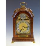 AN EARLY 20th C. MAHOGANY MANTEL TIMEPIECE THE FUSEE MOVEMENT WITH A BRASS DIAL WITH SILVERED