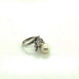 A CULTURED PEARL AND DIAMOND ORNATE RING. THE CULTURED PEARL APPROX 8.5mm, FANNED BY EIGHT DIAMOND