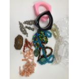 A COLLECTION OF CHINESE GLASS AND CORAL BEADS, FOUR AGATE PENDANTS AND TWO PLASTIC BANGLES