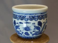 A CHINESE BLUE AND WHITE PLANTER, THE EXTERIOR PAINTED WITH TWO DRAGONS FACE TO FACE WITH A SACRED