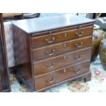 AN MID GEORGIAN MAHOGANY SMALL BACHELORS CHEST OF FOUR DRAWERS WITH BRUSHING SLIDE. H 81 X W 84 X