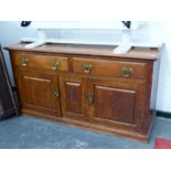 A LATE VICTORIAN ARTS AND CRAFTS OAK SIDEBOARD.