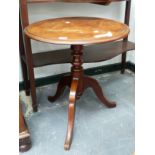 A SMALL VICTORIAN MAHOGANY TRIPOD TABLE. H 57 X DIAMETER 52cms.