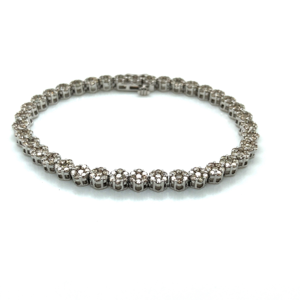 A 9ct WHITE GOLD HALLMARKED DIAMOND MULTI CLUSTER TENNIS BRACELET. APPROX DIAMOND WEIGHT AS STATED - Image 2 of 3