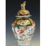 AN 18th C. JAPANESE IMARI JAR AND COVER, THE LATTER WITH A LION FINIAL, THE OVOID BODY PAINTED