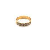 AN 18ct HALLMARKED GOLD TWO ROW DIAMOND RING. FINGER SIZE U. WEIGHT 4.8grms.