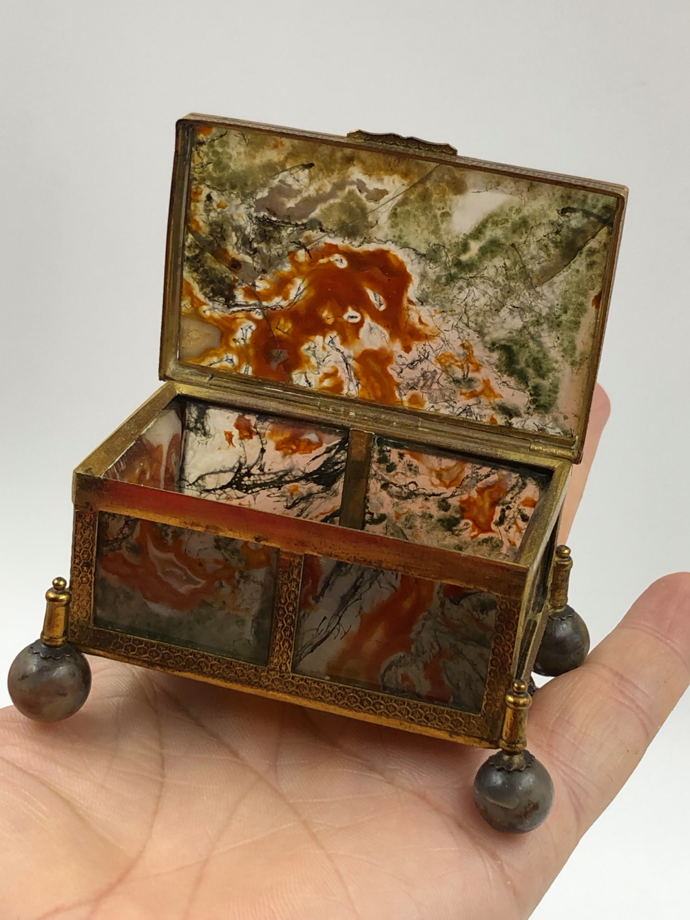 A 19th C. PIETRA DURA BOX, THE CHEQUER BOARD INLAY ABOVE FOUR BALL FEET. W 7cms. A RED AND GREEN - Image 7 of 19