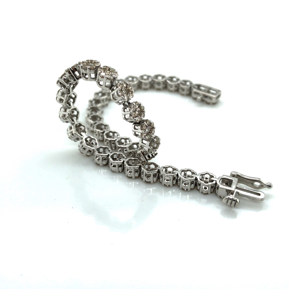 A 9ct WHITE GOLD HALLMARKED DIAMOND MULTI CLUSTER TENNIS BRACELET. APPROX DIAMOND WEIGHT AS STATED - Image 3 of 3