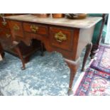 A GEORGE III OAK LOWBOY, THE FEATHER BAND INLAID TOP ABOVE THREE DRAWERS AND CABRIOLE LEGS ON PAD
