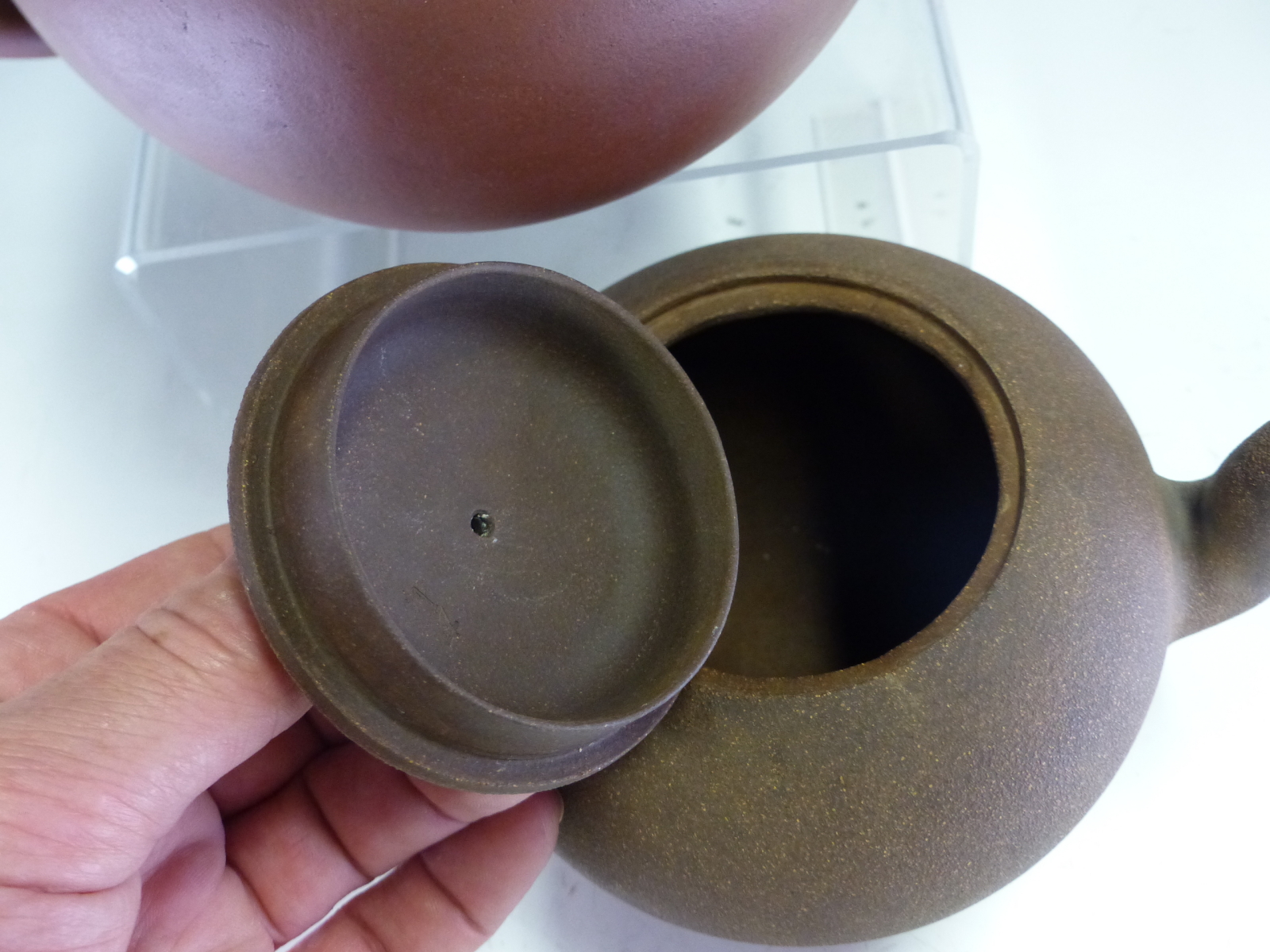 A CHINESE YIXING RED WARE TEA POT BEARING SEAL MARKS INSIDE THE COVER AND ON THE FOOT. Dia 15cms. - Image 4 of 15