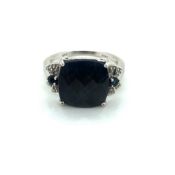 A 9ct WHITE GOLD HALLMARKED SAPPHIRE AND DIAMOND RING. THE CENTRAL SAPPHIRE A CUSHION CHEQUERBOARD