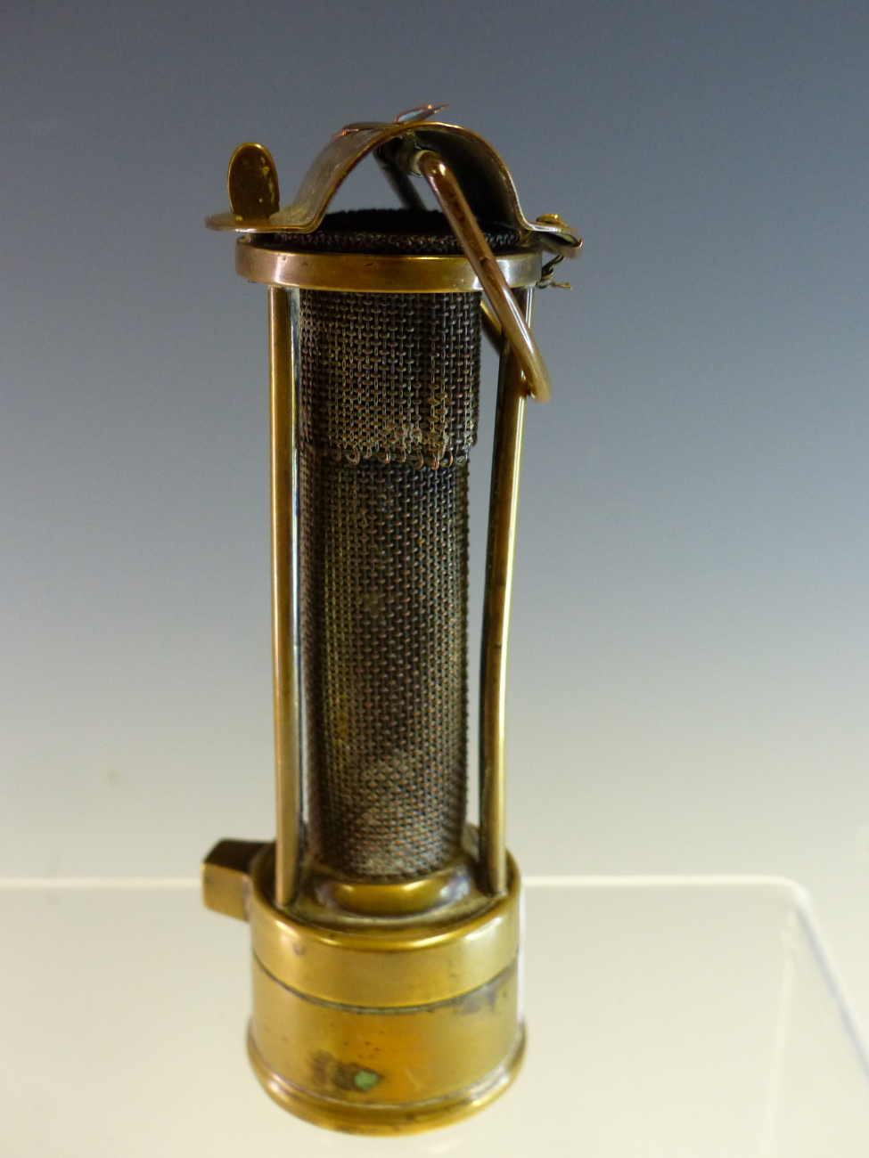 AN INTERESTING ANTIQUE MINIATURE MINERS LAMP BY W.H HALL- BIRMINGHAM. - Image 5 of 7