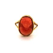 AN ANTIQUE CARVED CORAL PORTRAIT RING. UNHALLMARKED, ASSESSED AS 9ct GOLD. FINGER SIZE Q. WEIGHT 3.