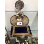 A HALLMARKED SILVER CAPSTON INKWELL AND A VINTAGE COMPACT WITH MANICURE SET AND LIPSTICK.