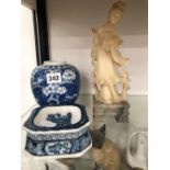 A CHINESE GREY SOAPSTONE LADY, A BLUE AND WHITE GINGER JAR AND AN ARMORIAL SALT