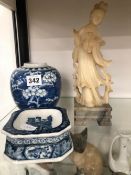 A CHINESE GREY SOAPSTONE LADY, A BLUE AND WHITE GINGER JAR AND AN ARMORIAL SALT