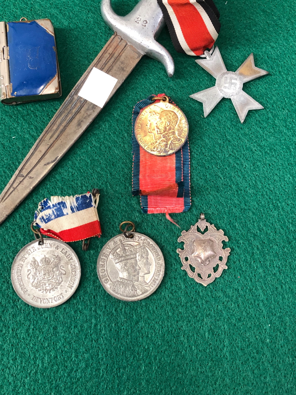 A GERMAN NAZI 1939 MEDAL, A KNIFE, COMMEMORATIVE MEDALS, A STAMP BOX AND A SILVER FOB. - Image 4 of 4